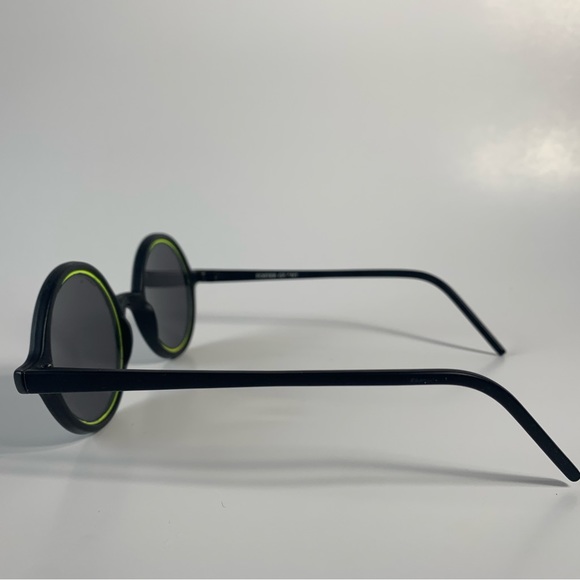 Vintage Foster Grant Sunglasses Circular Black and Lime Green FF77 - Picture 3 of 6